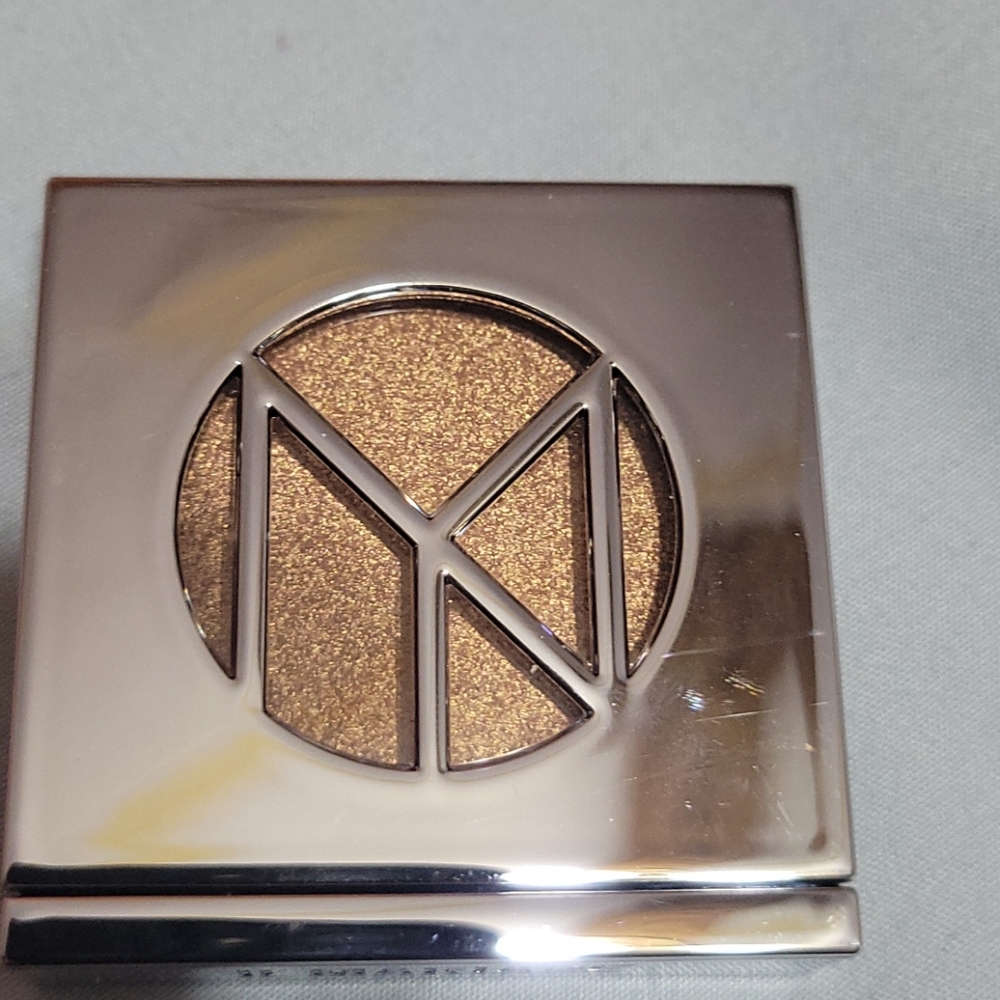 Eye shadow